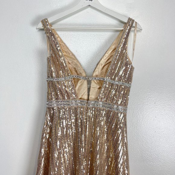 MAC DUGGAL Metallic Sequin Gown in Nude Silver Size US 2 - Picture 7 of 9